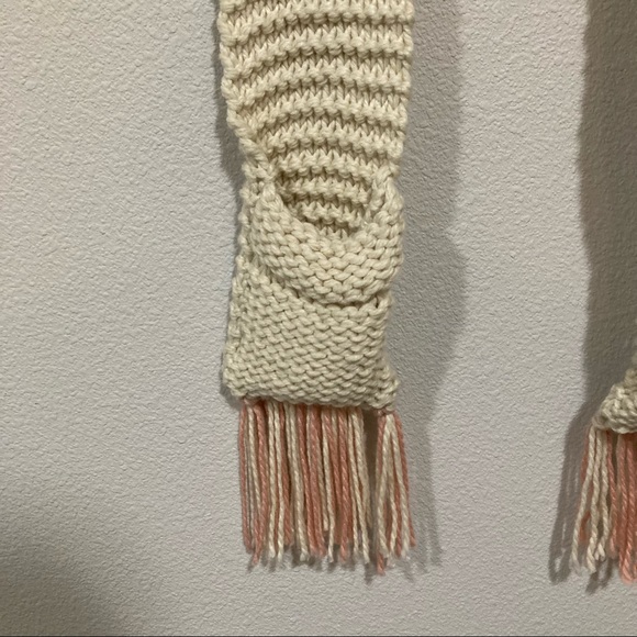 NWOT hooded scarf - Picture 4 of 7